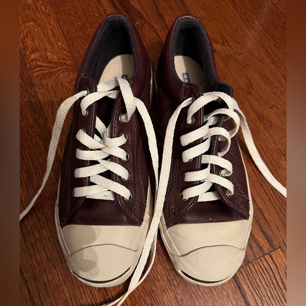 Converse Women Jack Purcell leather low top, lace up sneaker shoes. Size 7